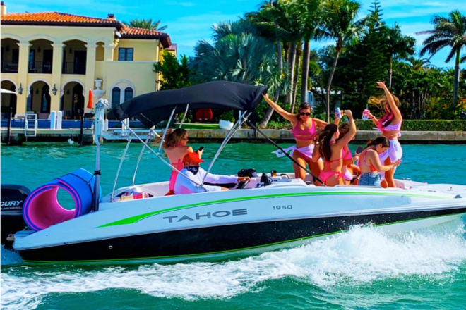 Private Boat Tour with Captain - 12 Foot Mat Included