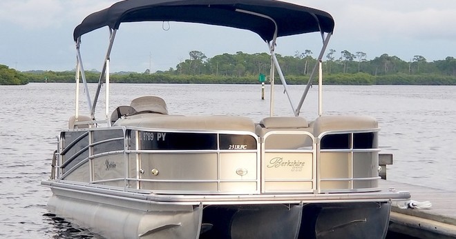 Family Tritoon - Half Day - All Ages • Up to 10 Passengers
