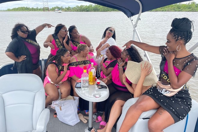 Bentley Cruiser Bayou Party- Up to 10 People - 1.75hrs
