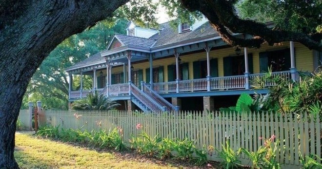 Laura Creole & Oak Alley Antebellum Plantation - 7hrs