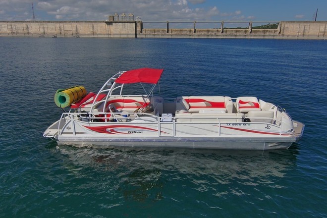33' - Fifteen Passenger Luxury Tritoon - Red - 4hrs