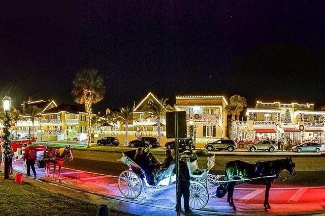 St. Augustine Nights of Lights by Electric Cart - 45mins