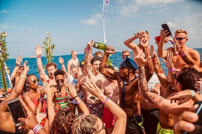 MIAMI BOOZE CRUISE | #1 Miami Party Boat Package