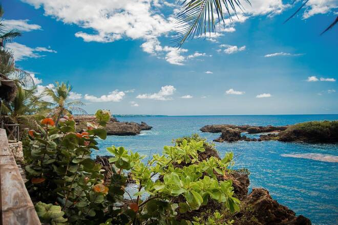 Tour of Boca de Yuma cliffs and beach with pick-up and boat 